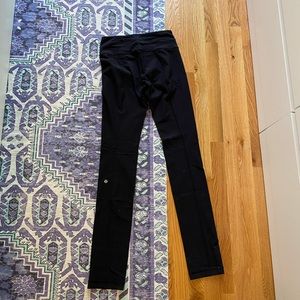 straight leg lululemon wunder under, size 4